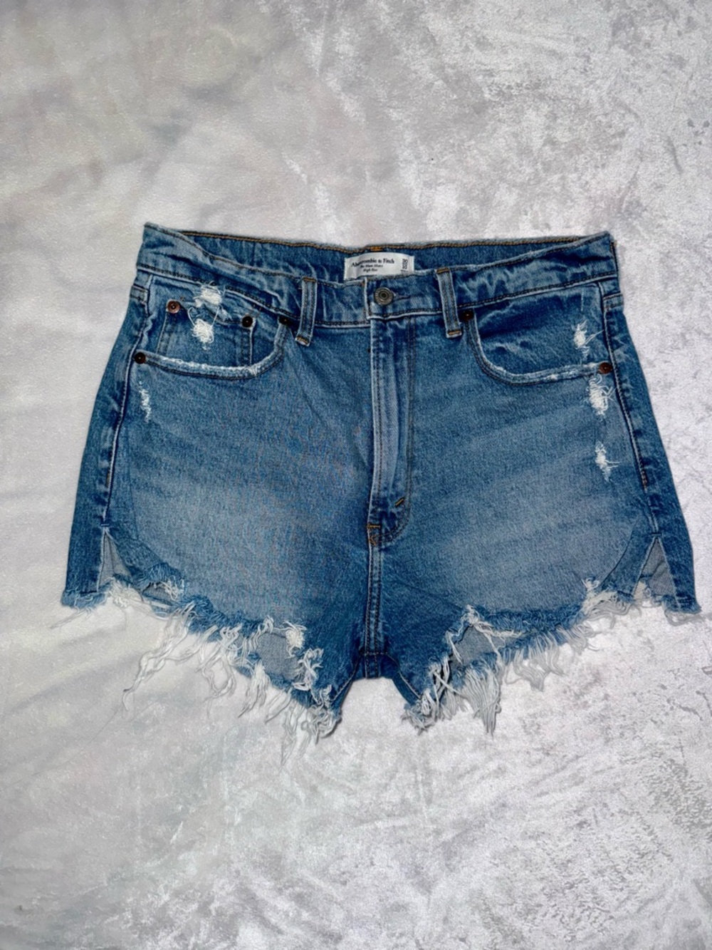 Abercrombie The Mom Short high rise 30/10